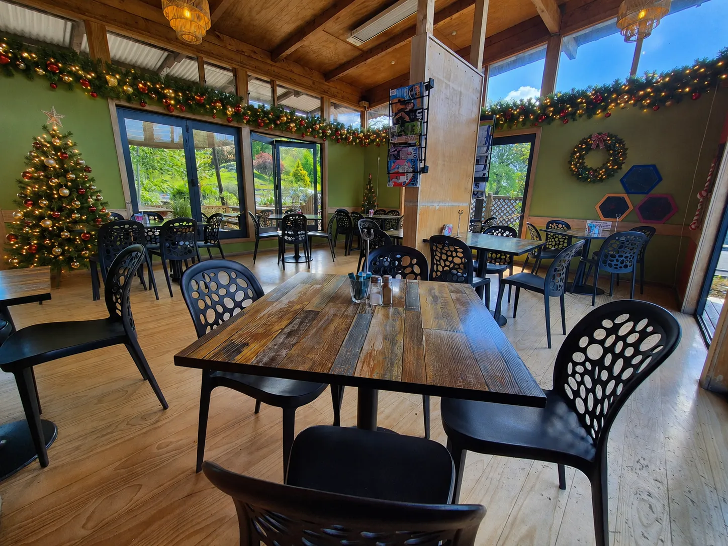 Te Kūiti Christmas brunch with family and friends at Bosco Café